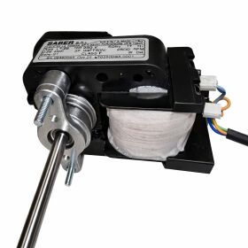 Small agitator motor from Saber for dispensing systems / wet coolers, etc.  Shaft length 150 mm, blades 40 mm, motor height: 62.5 mm