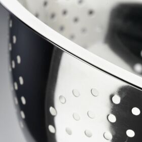Stainless steel vegetable strainer on a Ø 220 mm base
