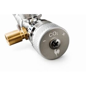 Beer dispenser for 5l cans with 16g mini pressure reducer & compensator tap in excl. Wooden box