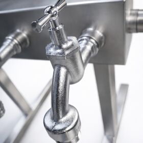 Professional stainless steel water distributor in 4, 6, 8, or 10 versions with DVGW pipe aerator
