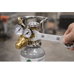 Kohlensäureschlüssel SW 30 und SW 32 "unverlierbar"