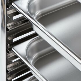 Tray trolley made of stainless steel, suitable for 14 x GN 1/2, 590 x 670 x 1735 mm (WxDxH)